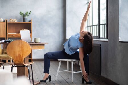atelier bien-être avec yoga en entreprise pour favoriser la relaxation au travail