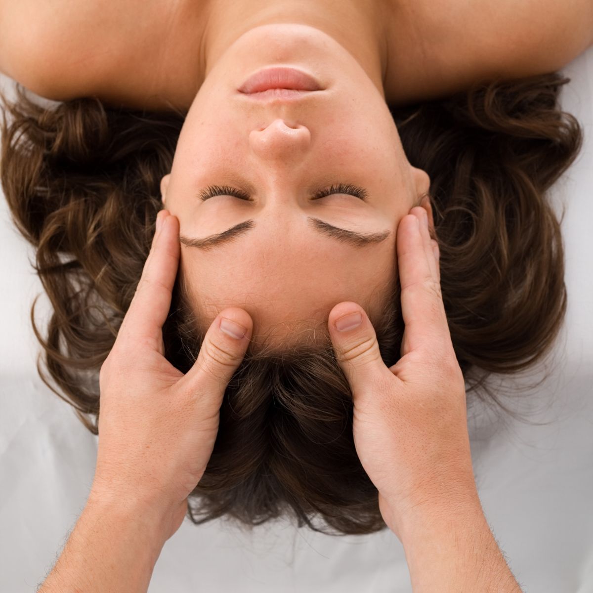 atelier de massage crânien en entreprise pour apaiser les tensions et favoriser le bien-être