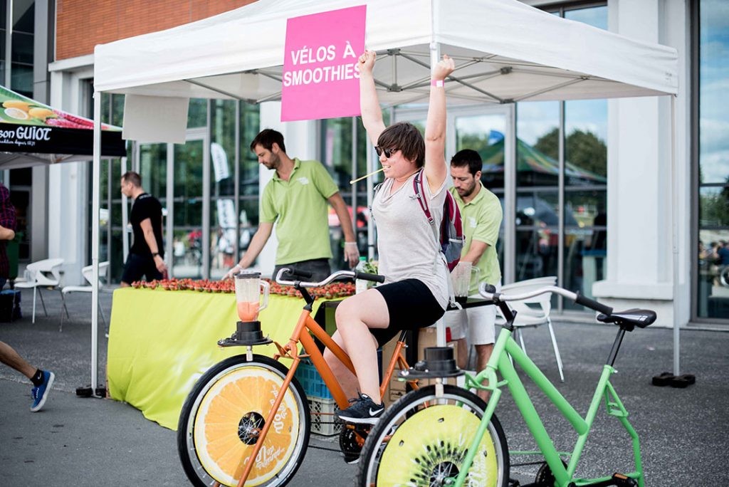 animation vélo à smoothie en entreprise pour pédaler et préparer un smoothie frais