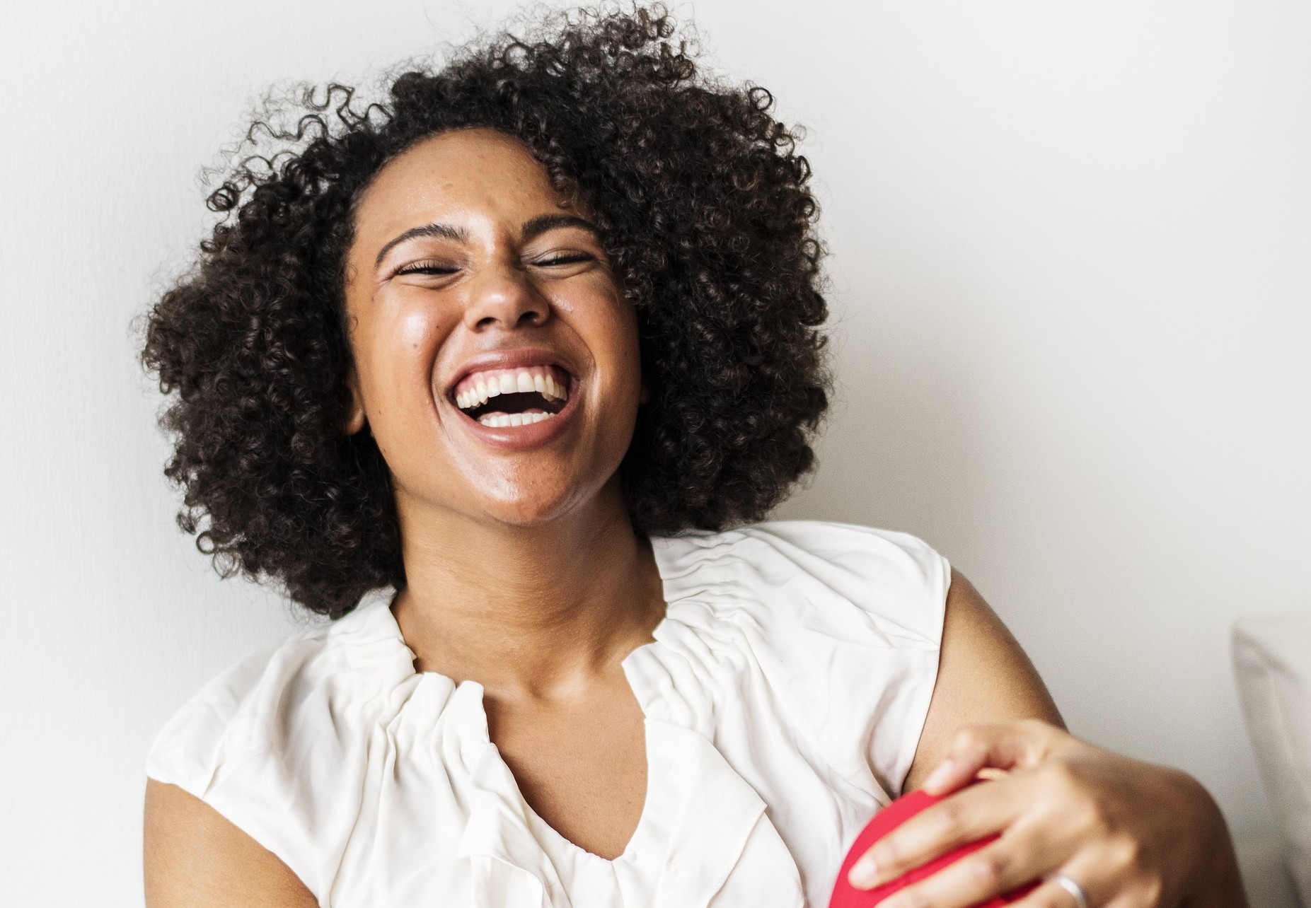 atelier bien-être avec yoga du rire en entreprise pour stimuler l’énergie des collaborateurs