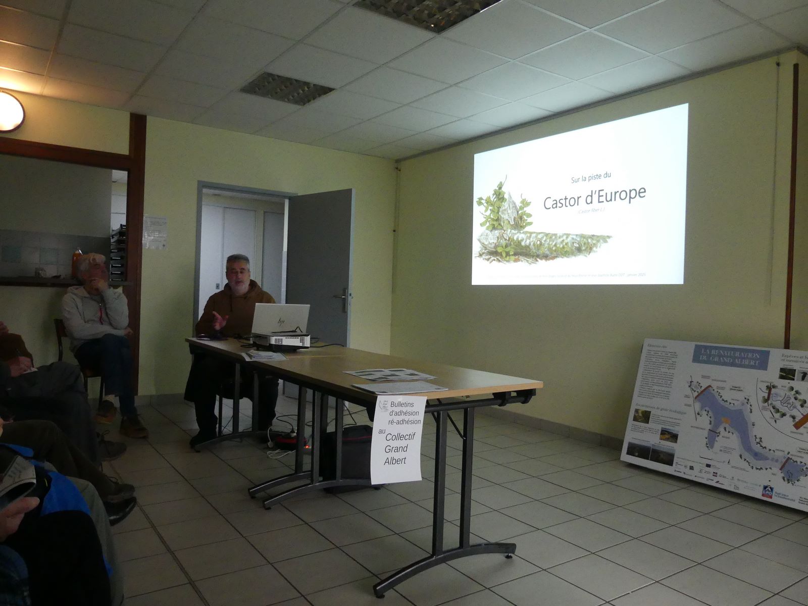Conférence animée par Raphaël Quesada (assis à gauche)