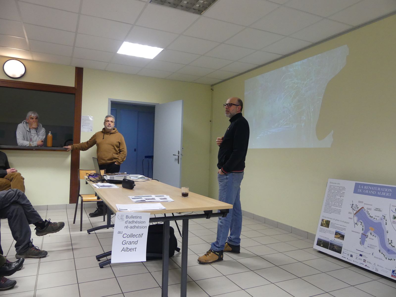 Introduction de la matinée par Nicolas Souvignet membre du CA du Collectif Grand Albert (à droite)