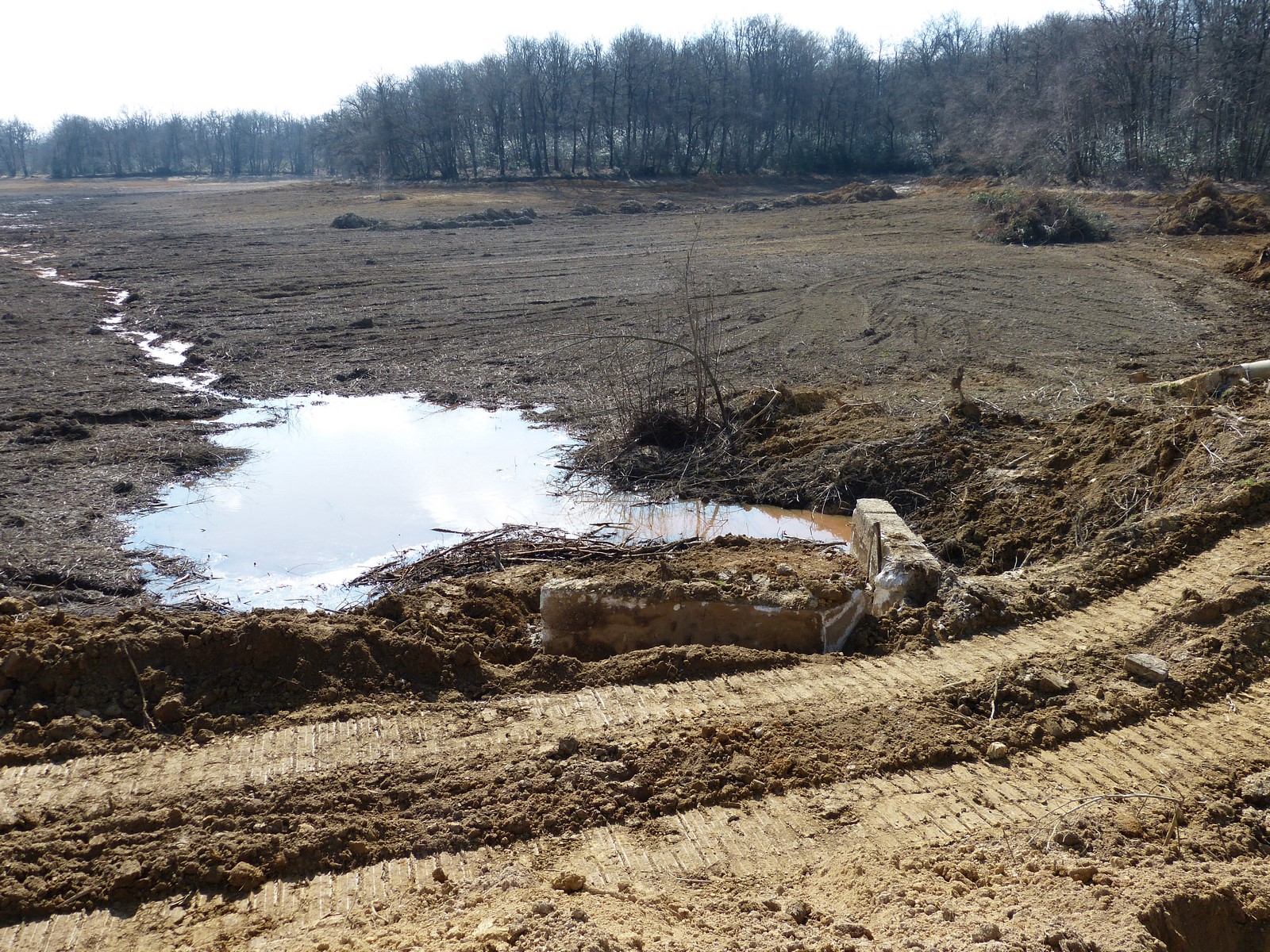 Les vestiges de l'ancien ouvrage de vidange