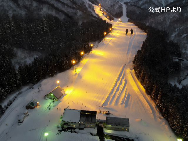 【写真】新潟でのスノーボード・スキー授業・研修・実習の合宿地に最適なスキー場のナイターの様子