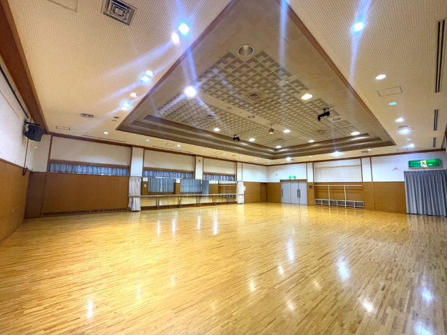 バレエ練習ができる金蘭荘大ホール｜全景