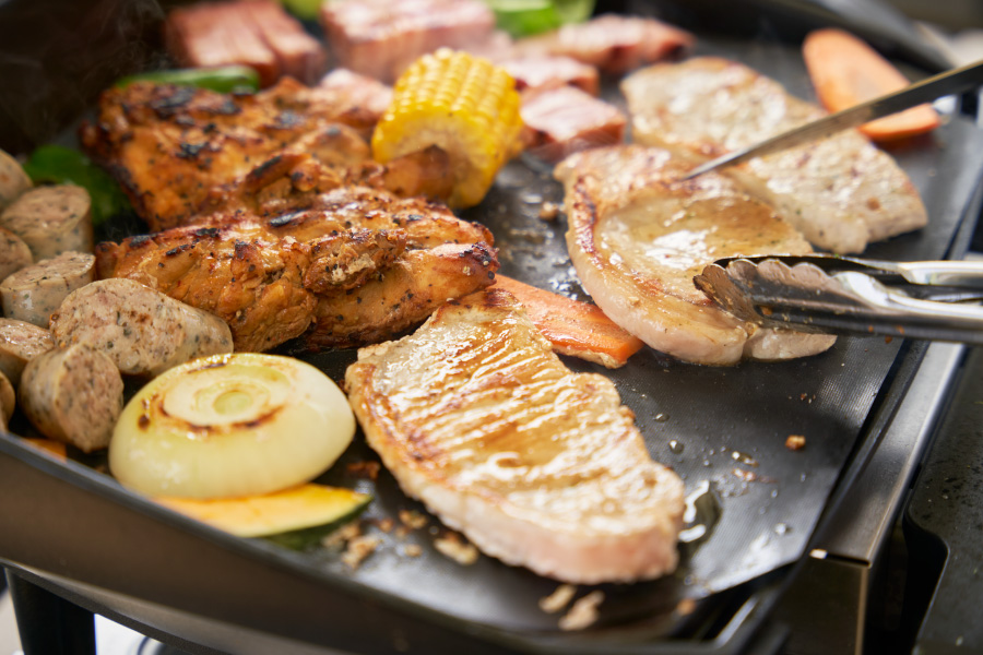 バスケ合宿の打ち上げに喜ばれるバーベキュー|調理イメージ