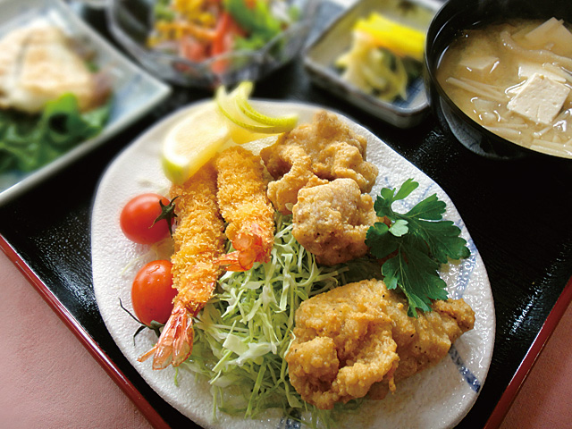 ますがた荘の卓球合宿食事例「定食」