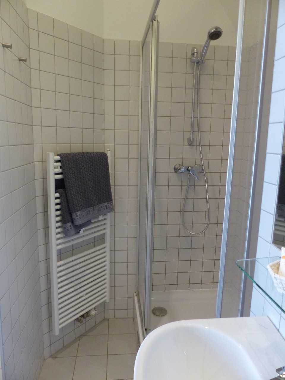 Bad mit Dusche und WC - Burma Zimmer