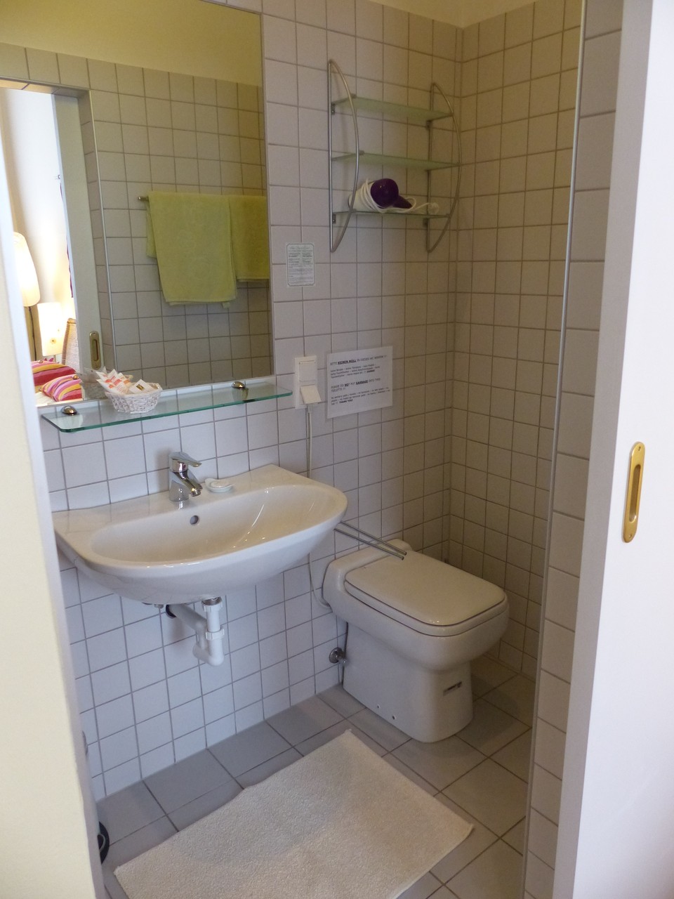 Bad mit Dusche und WC - Burma Zimmer