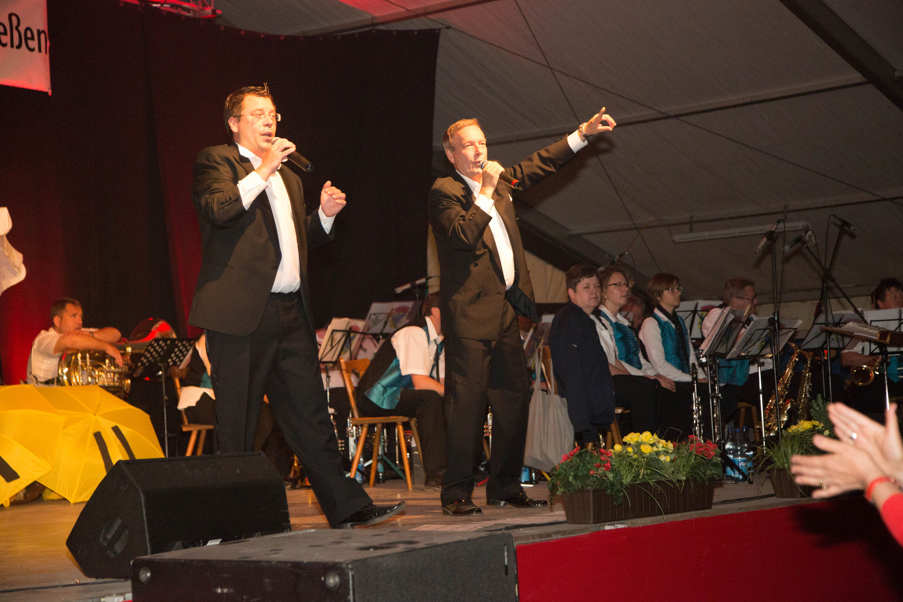 Tolle Stimmung im ganzen Zelt mit Michael Hofmann und Frank Füglein