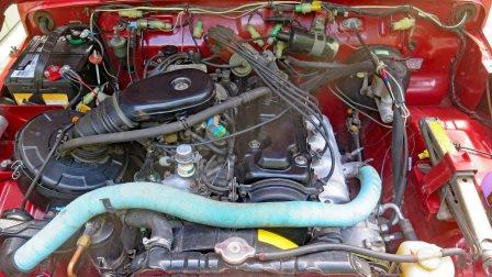 capot de suzuki samurai relevé, moteur de samurai essence sj410