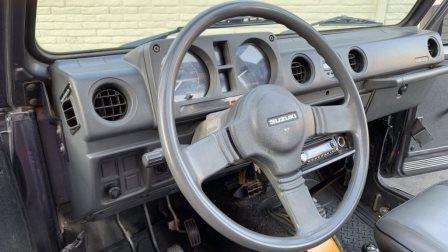intérieur du suzuki samurai soft-top de 1988