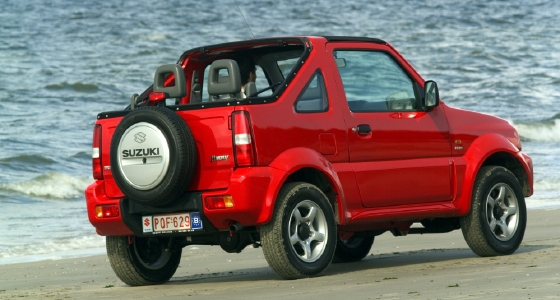 suzuki jimny cabriolet rouge débachée