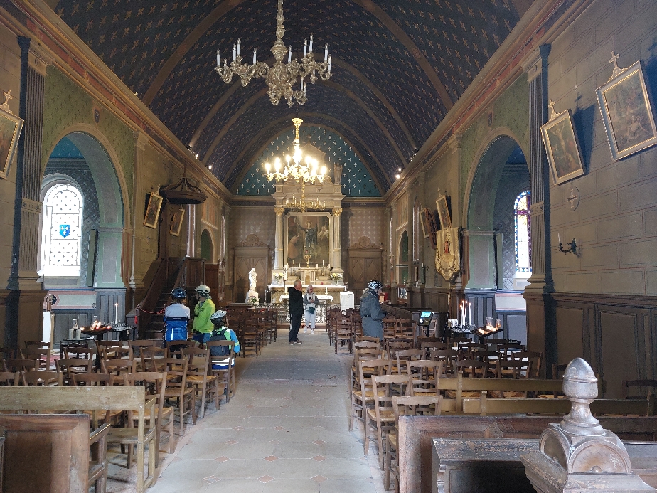 Die Kapelle vor dem Schloss