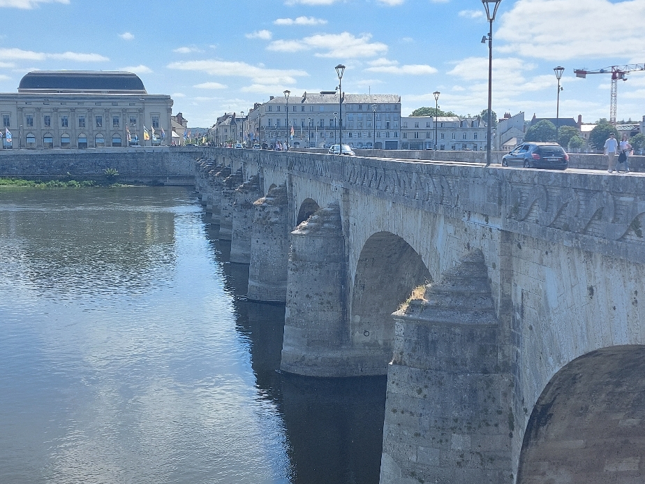 Brücke über die Loire in Saumur