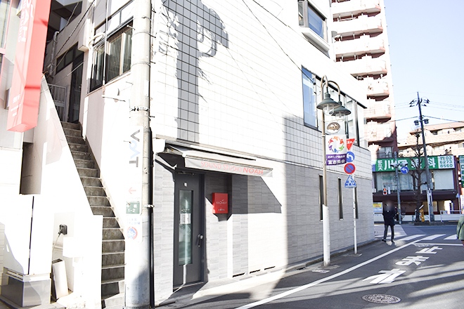 左手の角にある【ノア都立大】という建物の602に当店がございます。