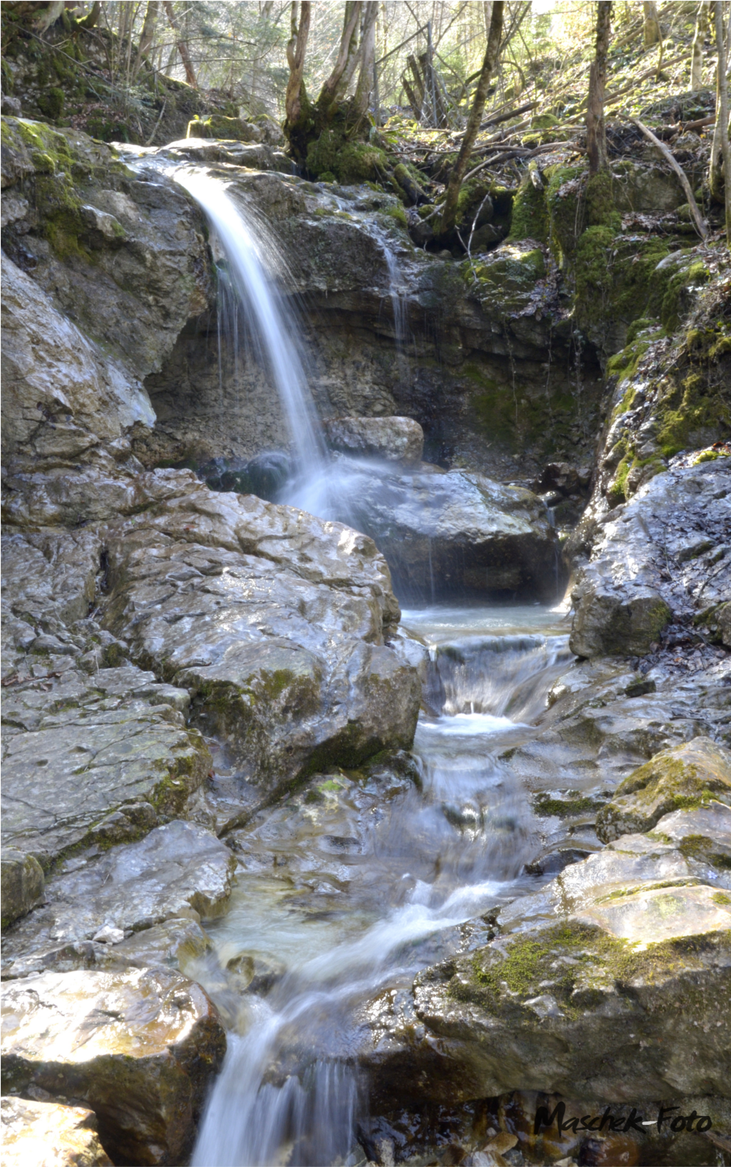 Wasserfall 2 neben Wanderweg