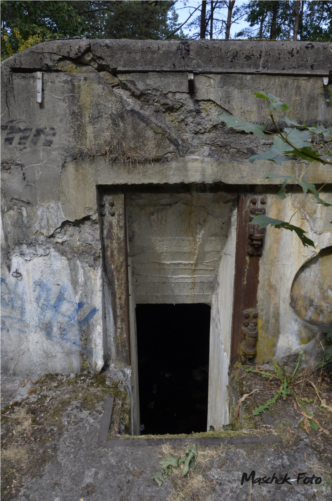 Bunker-Abgang, leider meist sehr Vermüllt