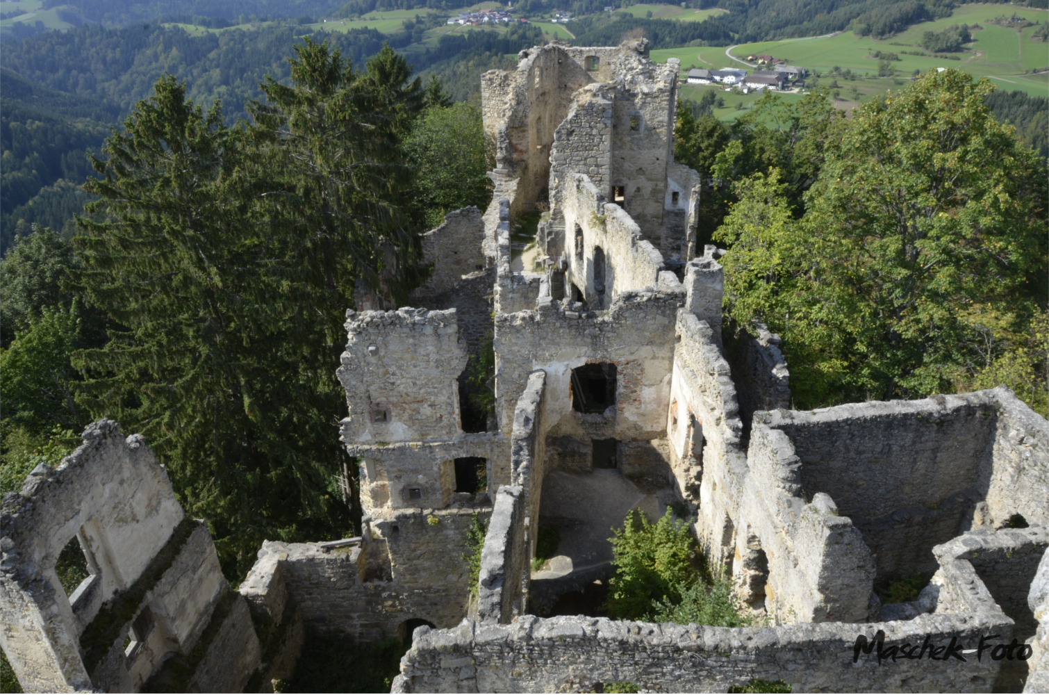 Die ganze Burgruine Prandegg