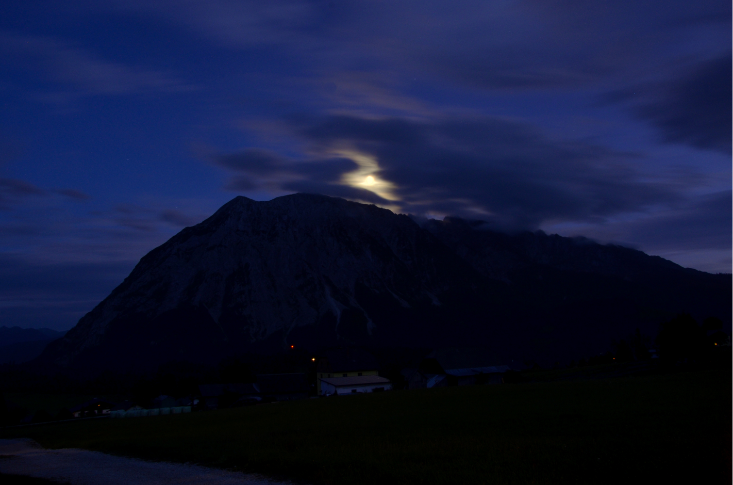 Grimming mit Mond