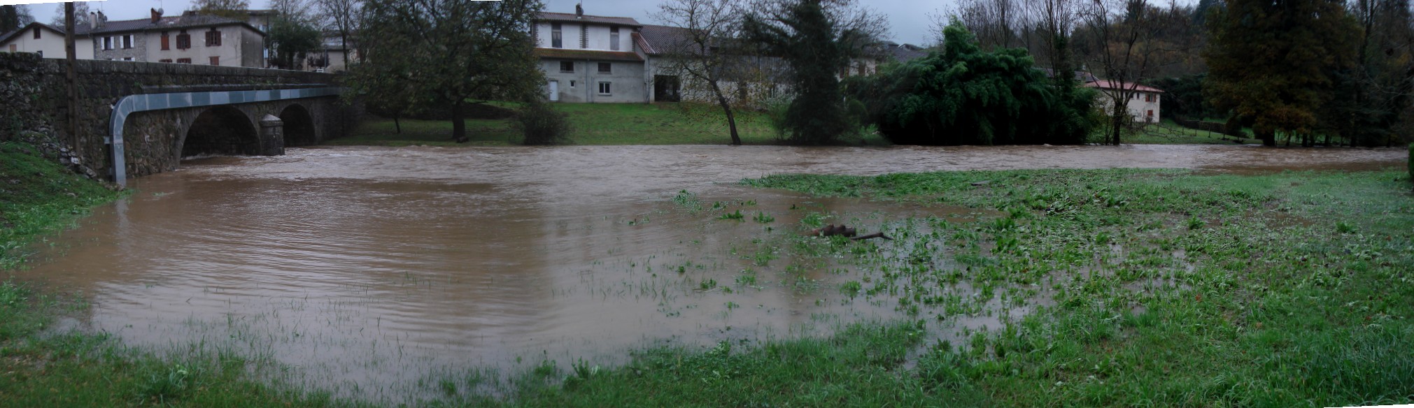 L'Arize qui déborde à Durban-sur-Arize. © DDT 09