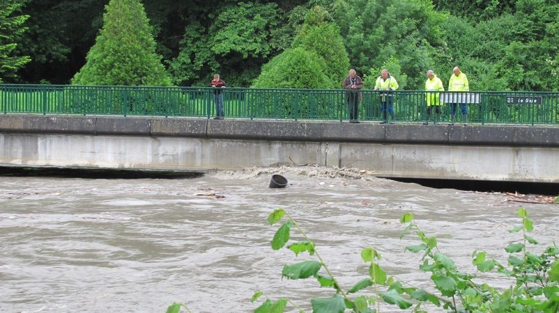 Montée des eaux du gave de Pau à Lourdes. Vers 15 heures, la situation devient préoccupante. © C-PRIM 2013