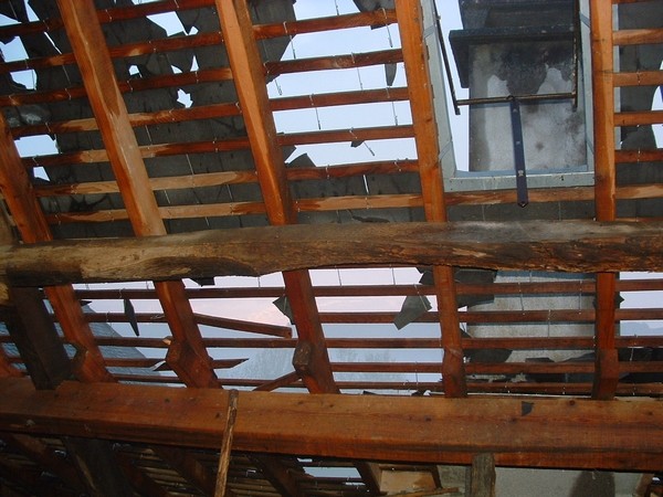Des toitures endommagées voire détruites. © C-PRIM 