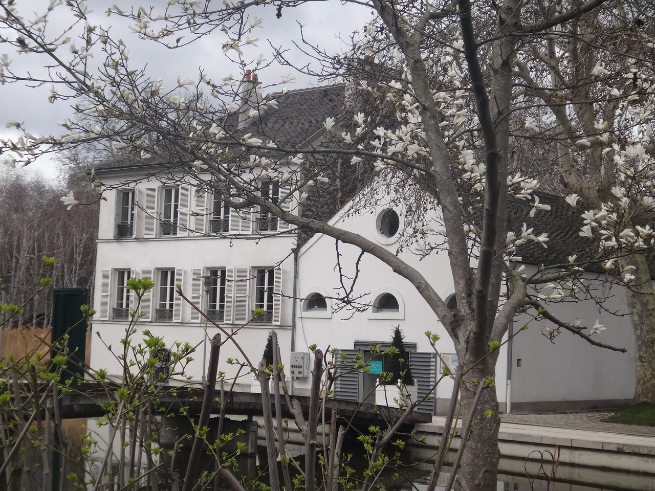 La maison du lac, ancien poste des gardes de l'entrepôt