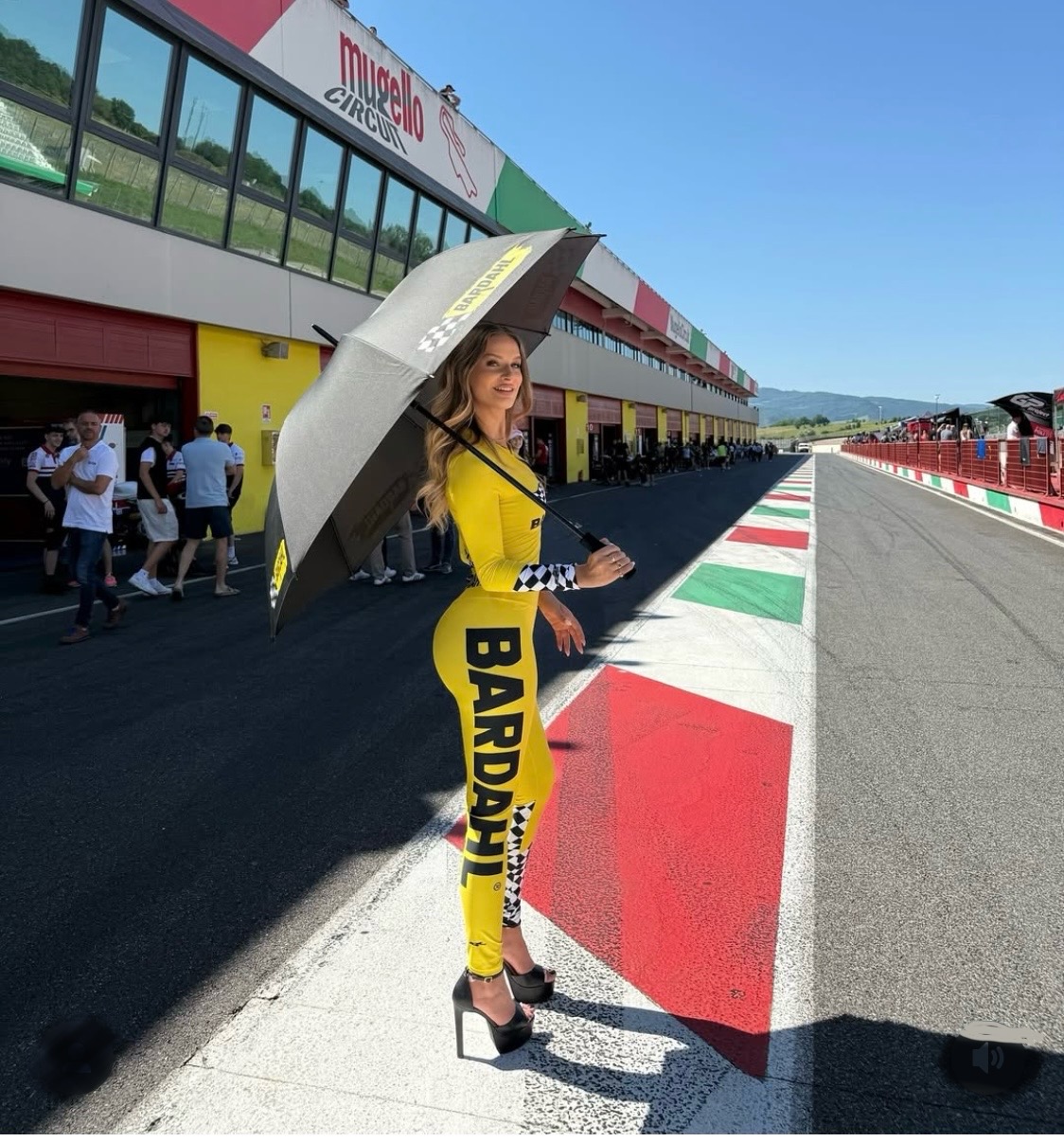 Abbigliamento personalizzato per Hostess - Grid girls - Staff eventi e fiere