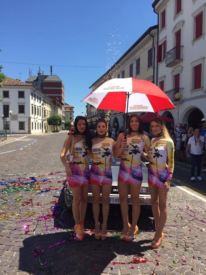 QL Bodybrand ombrelli personalizzati per hostess.