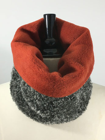 kurze Rundschals aus Wolle und Fleece