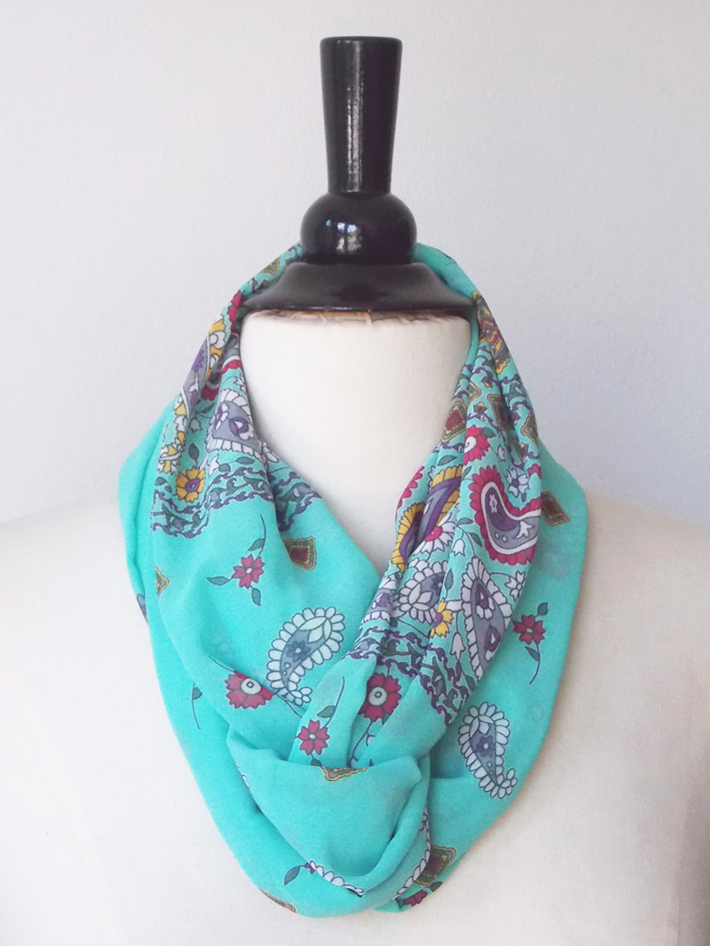 Rundschal Chiffon, türkis mit Paisley