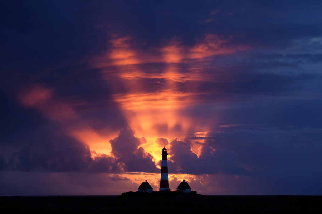 Sonnenuntergang am Leuchtturm Westerhever - Hans Katzenberger