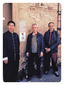 Chen Bing all'ingresso della Palestra in Via Gozzi 7 - Maggio 2016