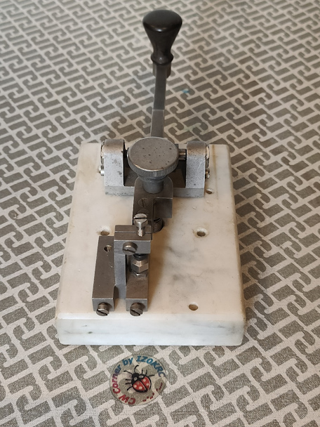 SRA key, militare base marmo con un unico contatto