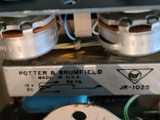 OMEGA. Digital electonic keyer particolare del reels relè prodotto dalla P & B