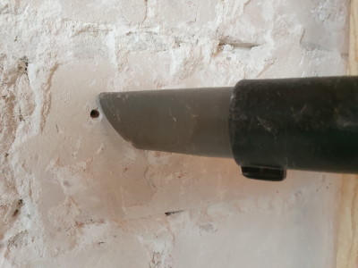 Suck out the drill hole, Such out the dowel hole