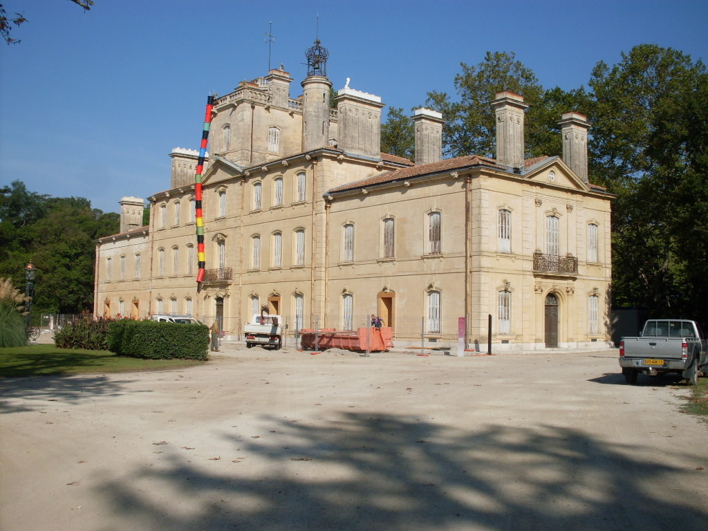 Le Château d'Avignon en direction de Arles