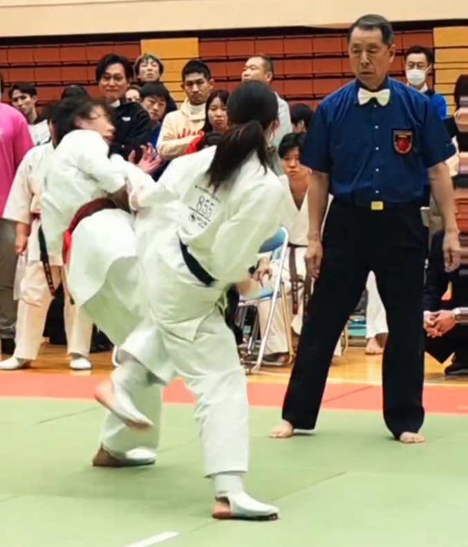細谷希花先生の華麗なる上段横蹴り