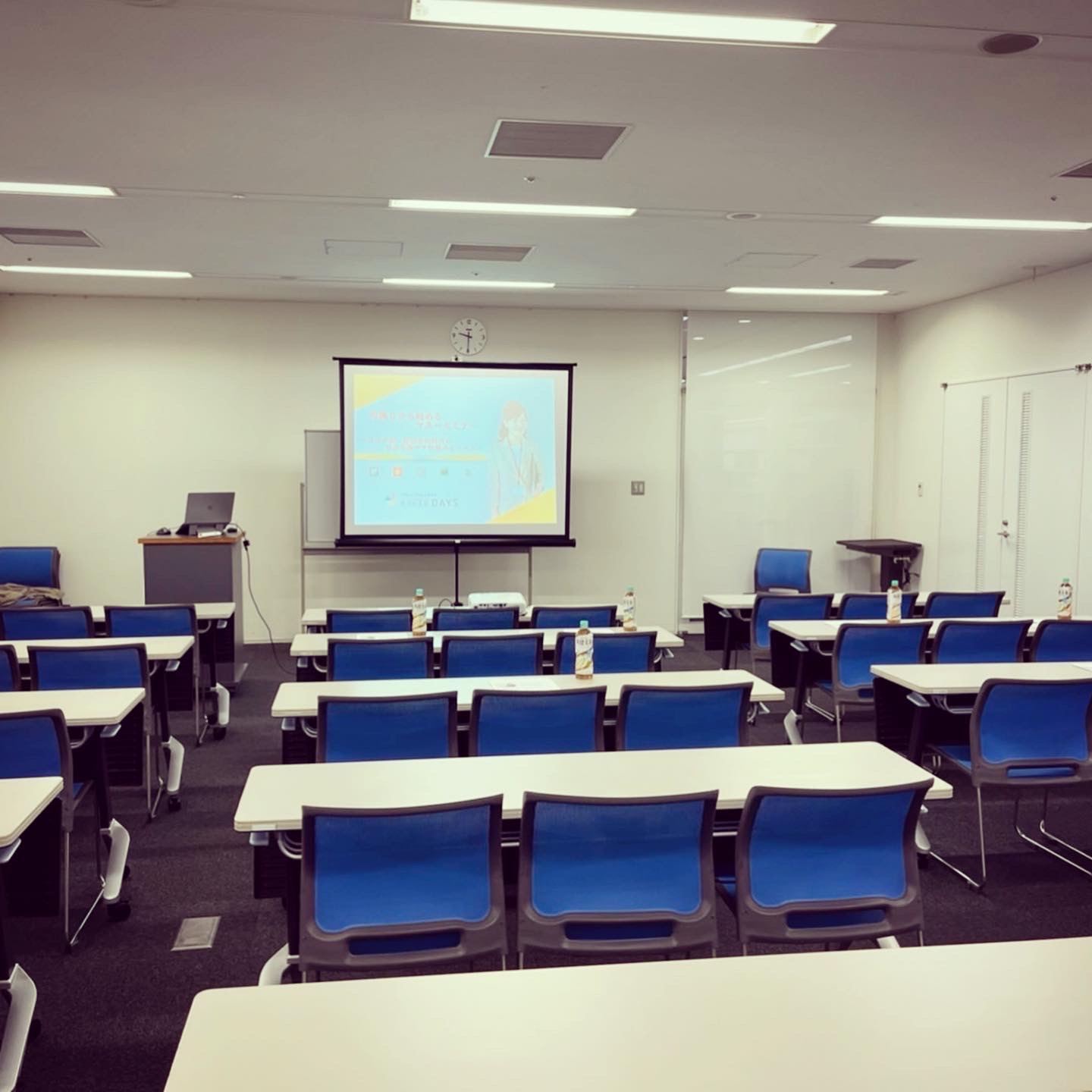 座席には十分な間隔をとります
