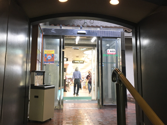 夙川駅から地下通路・雨に濡れずに夙川グリーンタウンへ