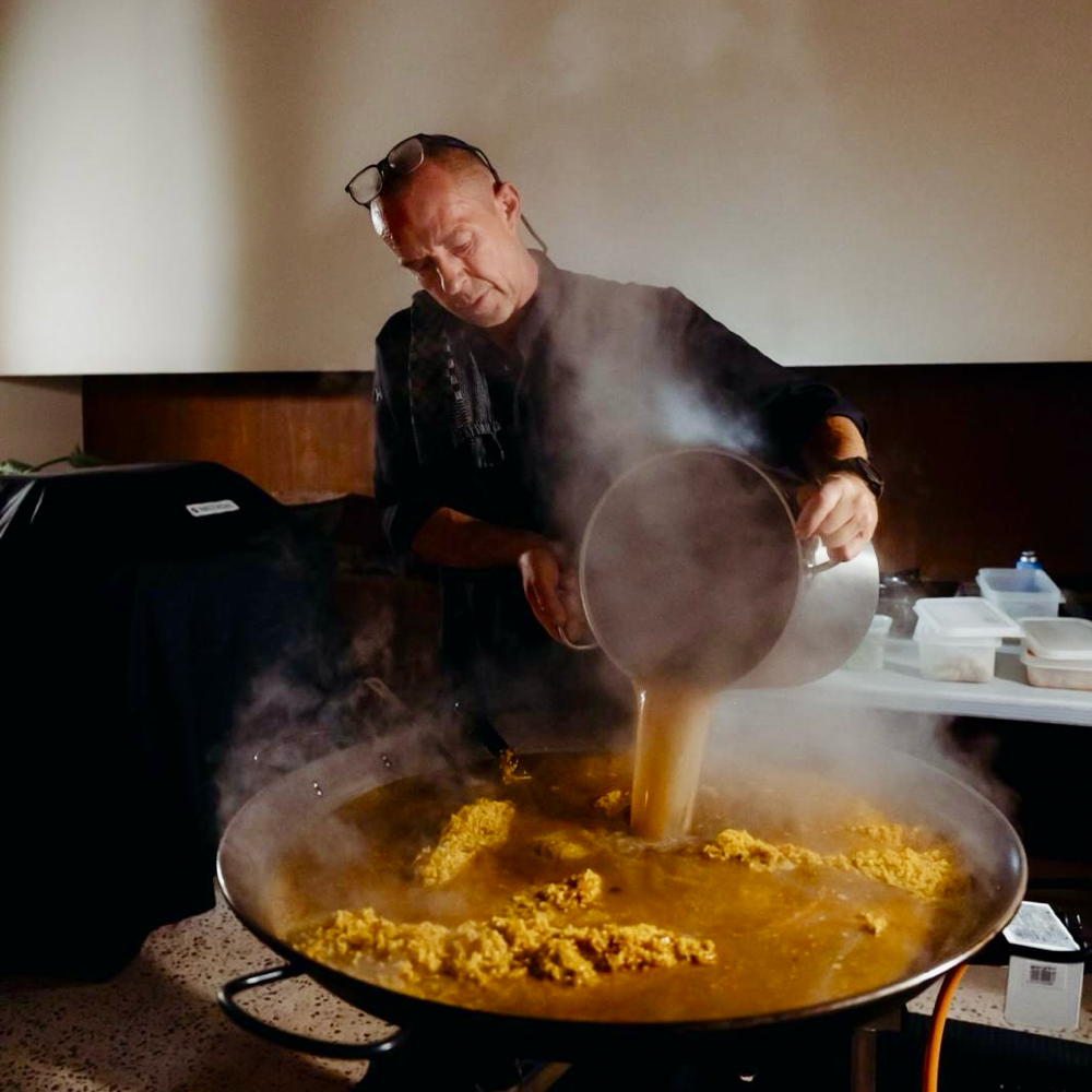 frisch gekochte Paella - klassisches Gericht auf der Finca Mallorca