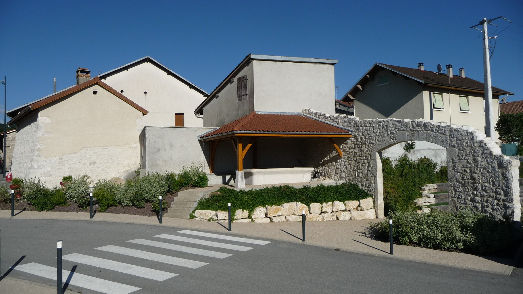 Lavoir sur la place du Balmay