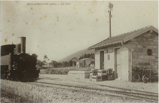 Vieu d'Izenave: Gare du tram (existe toujours sur propriété Hérady)