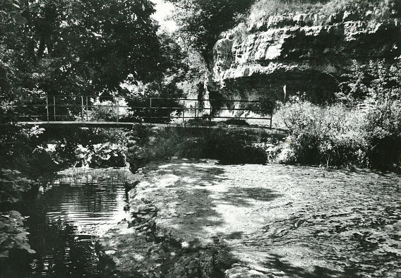 Vieu d'Izenave: Passerelle sur le Borrey