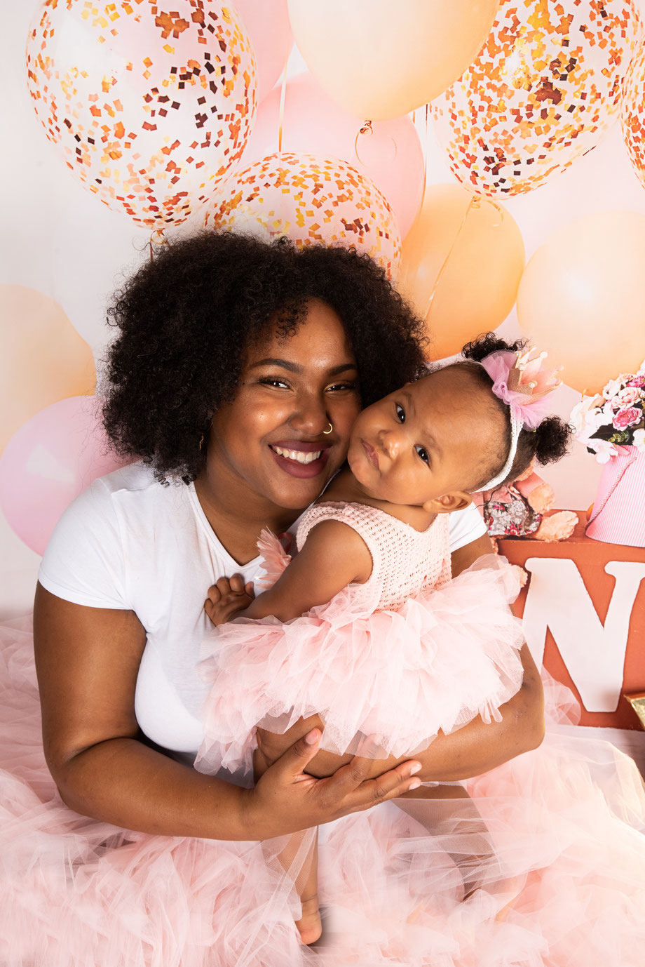 cake smash with smiling mom