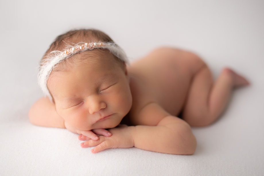 newborn shoot in minimalistic style