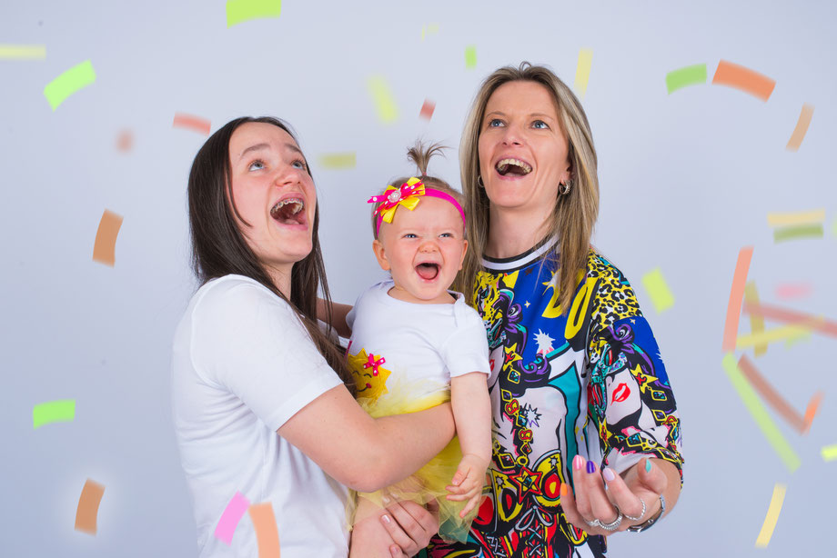 cake smash shoot with confetti