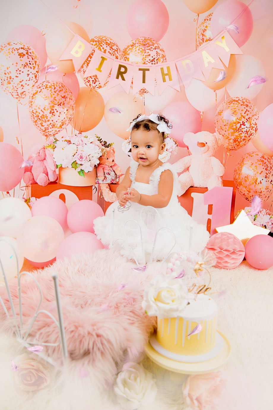 cake smash shoot with balloons