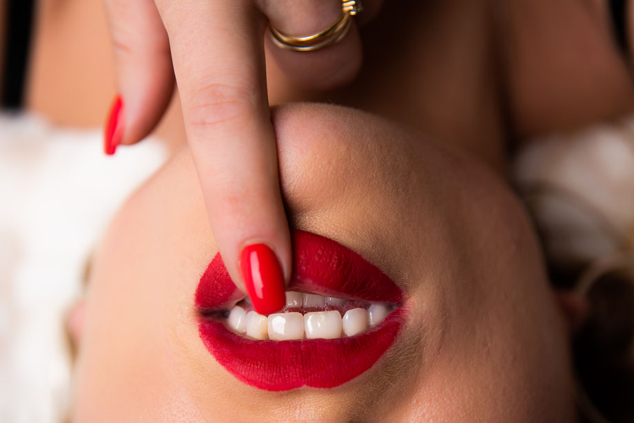 red lips in boudoir photography 